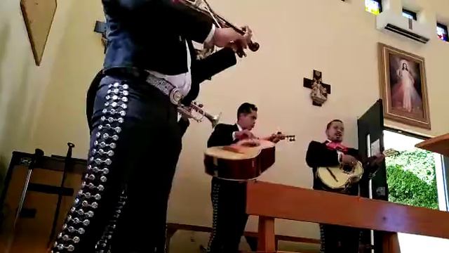 Ave María en templo con teto de la Torre