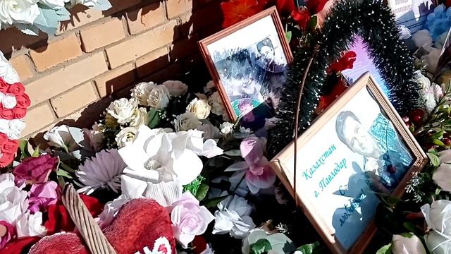 в день счастья: погост Юрия Шатунова на Троекуровском кладбище сегодня 20.03.2024