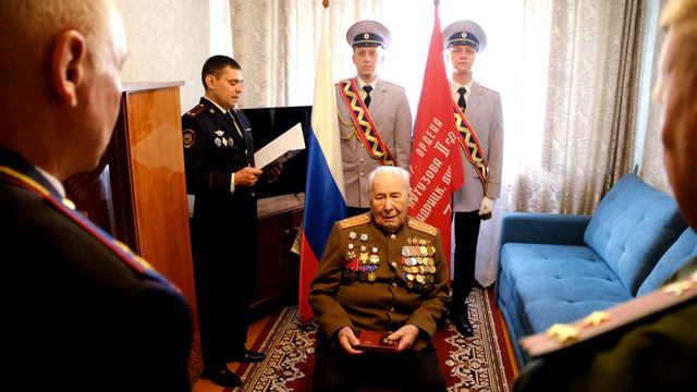В Красноярске 103-летний ветеран ВОВ получил два ордена спустя 80 лет
