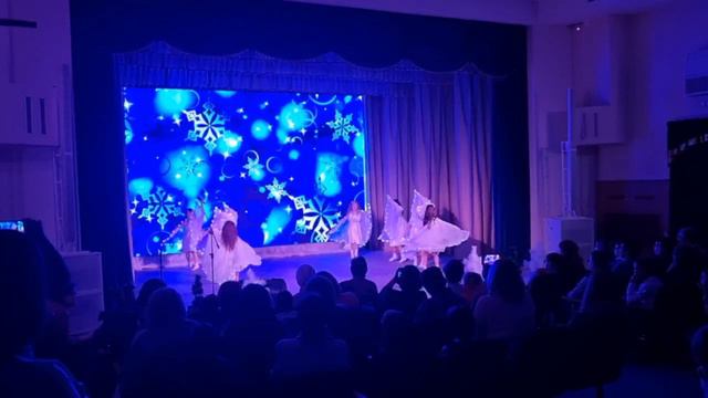 Выступление д/с №5"Журавлик" г. Аксай в ДК "Молодёжный".Танец ангелов.2023 год.