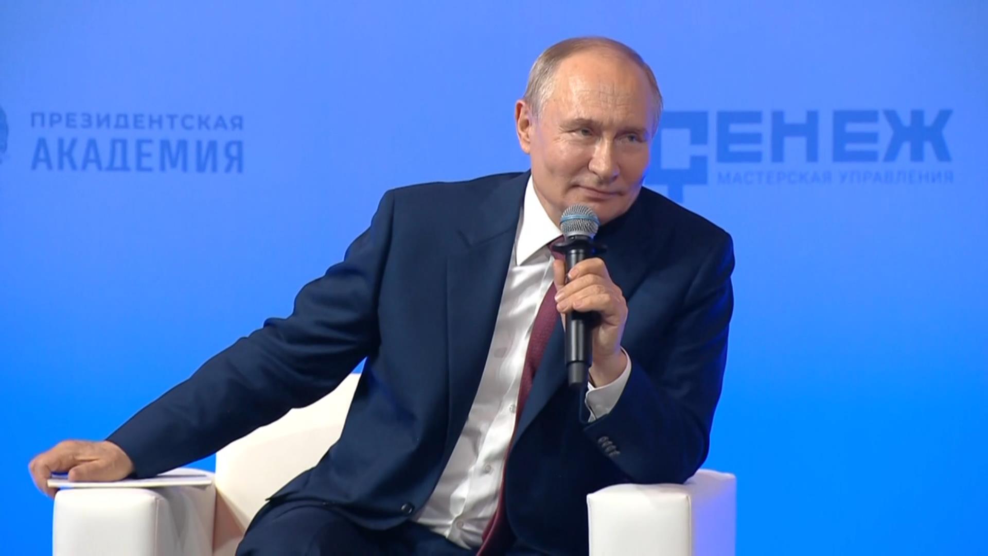 «Мы вас любим и считаем вас членами нашей большой семьи!»: Владимир Путин — о героях СВО