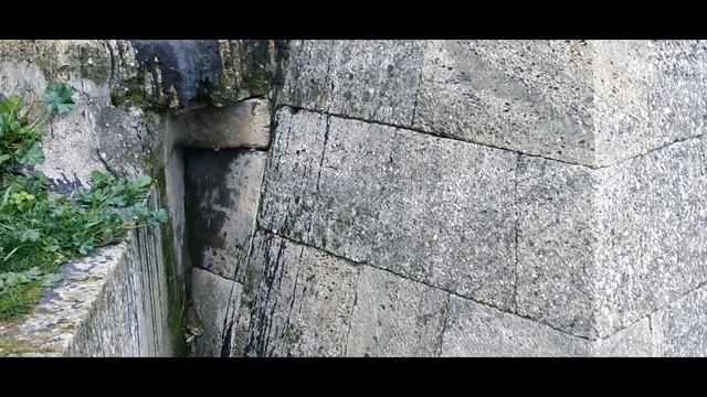 Кто строил эту крепость? Что вижу то пою...