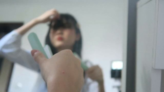 cutting lisa bangs at home! / small things VLOG EP1