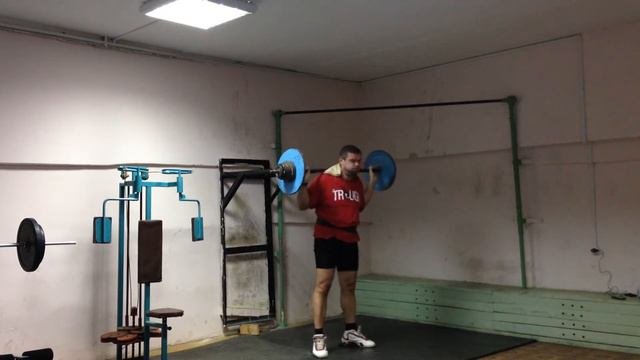 Ревин Александр.Приседание со штангой 70 кг-80 раз. 13. 11. 17