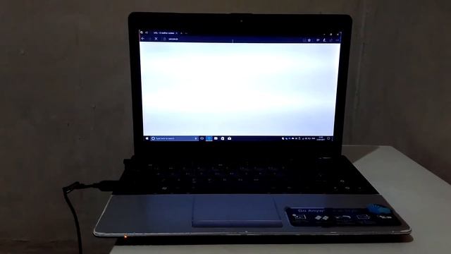 Asus 1215N - Windows 10 - SSD Crucial