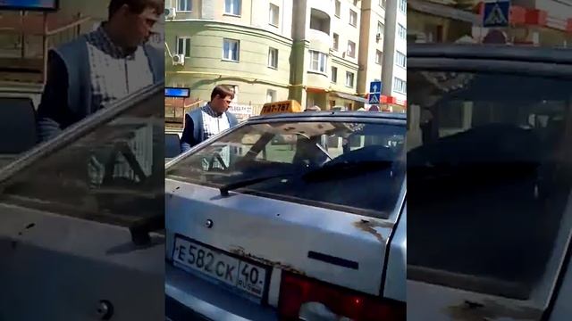 Приступ эпилепсии у таксиста (видео без звука)