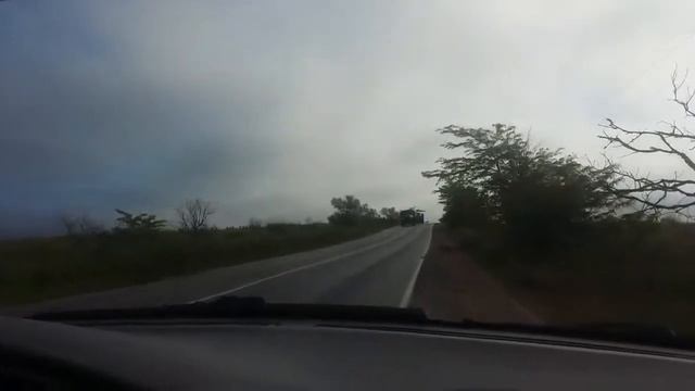 Военный самолёт на трассе в Крыму