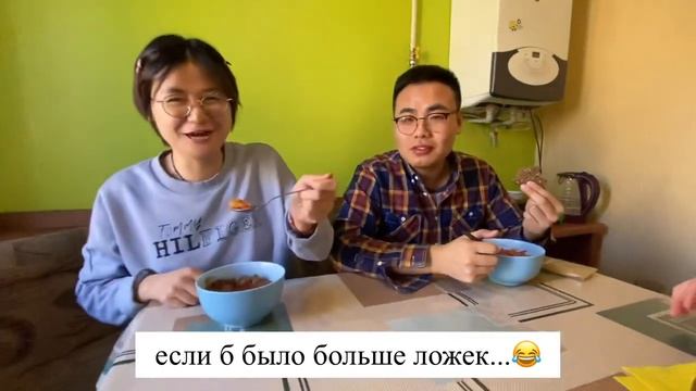 КИТАЙЦЫ ЕДЯТ БОРЩ ПАЛОЧКАМИ????? Китайские студенты в Украине?? Иностранцы едят БОРЩ?Мукбанг