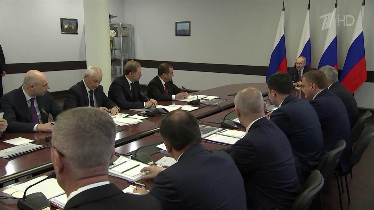 Владимир Путин провел совещание с руководителями крупных предприятий ОПК