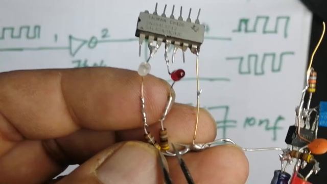 #electronics 147 How to use 7404 NOT Gate to invert a Clock signal - Haseeb Electronics
