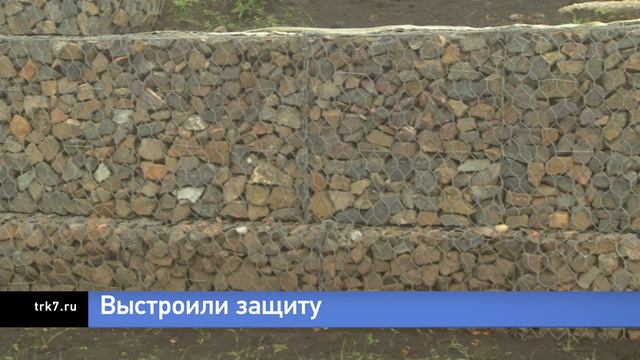 Депутаты городского Совета контролируют ремонт подпорных стен