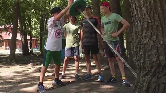 Юные самбисты спортшколы им. А. Невского тренируются в оздоровительном лагере «Радуга»