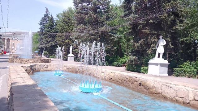 Аллея фонтанов в парке Гидростроитель. г.Волжский
