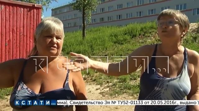 После благоустройства Силикатного озера его превратили в помойку а пляж утонул под слоем грязи