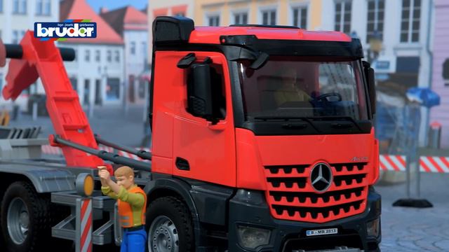 Mercedes-Benz Arocs LKW mit Abrollcontainer -- 03622 -- BRUDER Spielwaren