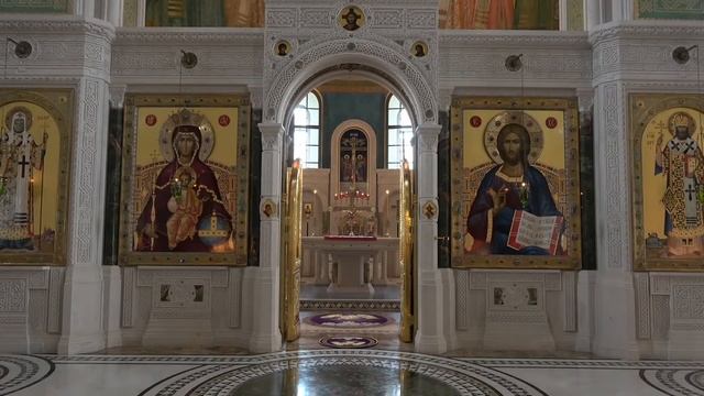 Божественная литургия в день Происхождения честных древ Животворящего Креста Господня