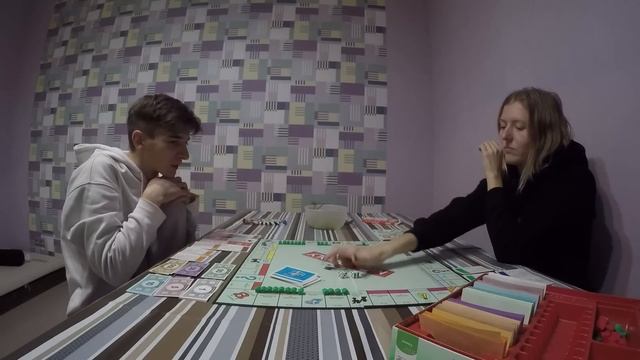 И меня жестко нагнули, а потом я узнал как... | Играем в монополию с Василисой | Александр Гамлет