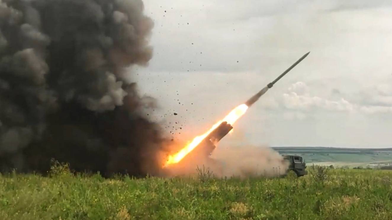 Российская артиллерия поразила пункт базирования пехоты ВСУ. Лучшее видео из зоны СВО