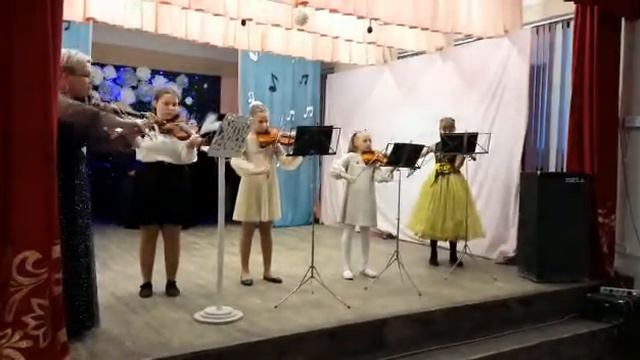 Ансамбль скрипачей