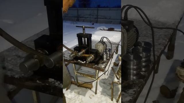 Супер бюджетный електротрубогиб профилегиб в работе