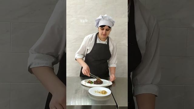 Приготування котлет Пожарських, котлет по-Київськи, печіки смаженої з цибулею, язика відварного