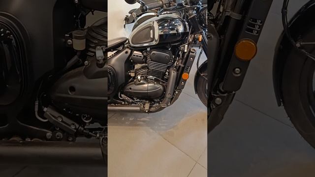 Jawa 42 Bobber Chrome Tank & Black Engine