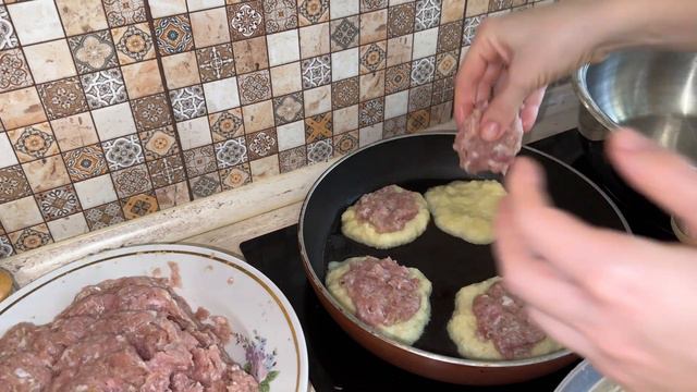 Белорусские колдуны. Вкусное блюдо из фарша и картошки.