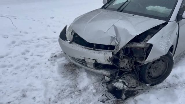 В Хакасии водитель врезался в дерево, пострадал 4-летний ребёнок