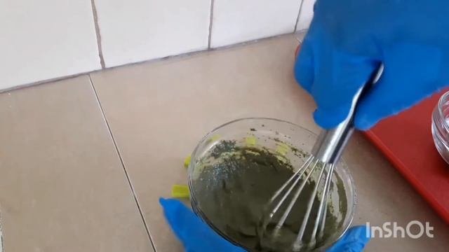 Moringa and clay face mask