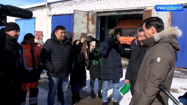 Глава Калмыкии Бату Хасиков посетил дорожное управление «Элиста–Автодор»