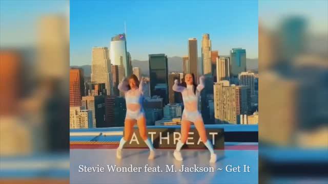 Stevie Wonder feat. M. Jackson ~ Get It
