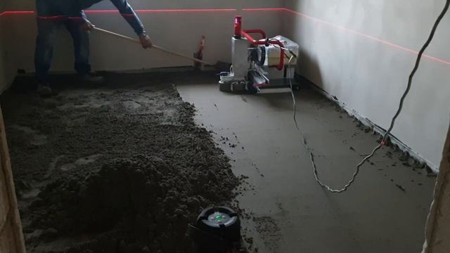 Screed / Estrich machine Clapa Floor Master 130 working in a single-family home