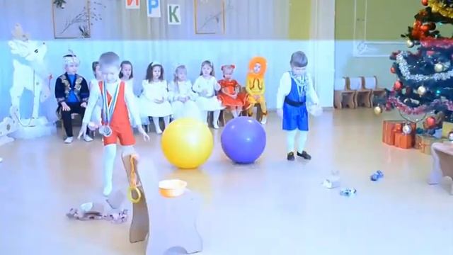 СУПЕР СИЛАЧИ  на новогоднем утреннике ЦИРК-3 в дет/саду
