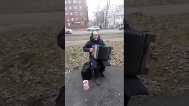 Бабушка просто молодец! (Россия матушка моя!)