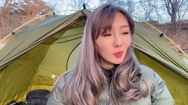 [ 솔로캠핑 ] 아무도 없는 연못가에서 나홀로 장작불 피워 반합에 치킨 만들기/불멍과 물멍하며 혼술/고등어 조림에 소주/한밤중 나타난 커다란 동물의 정체는?/캠핑장추천 /캠핑용품