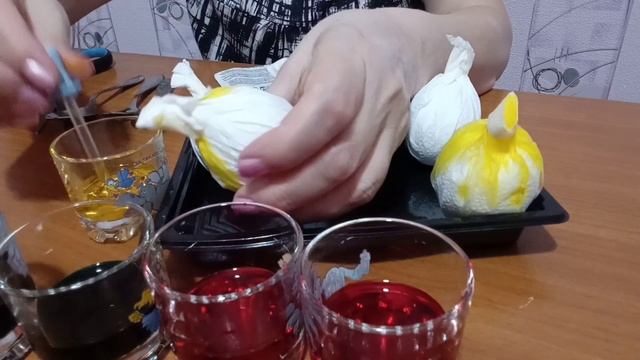 Как покрасить яйца оригинально