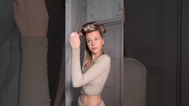 рубрика:сделай сама!!! #прическаклассная#прическанадлинныеволосы#прическавечерняя. 14.05.2023г......