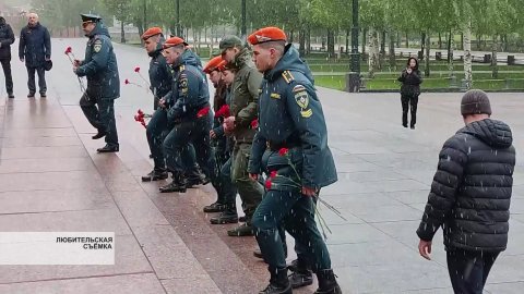 Члены московской общины возложили венки к могиле неизвестного солдата в Москве
