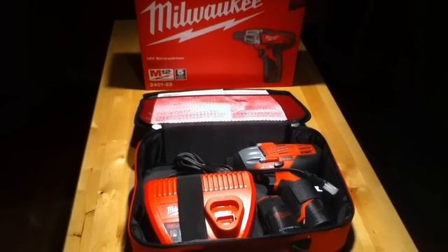 Milwaukee 2450-22 12-volt Impact Driver Kit