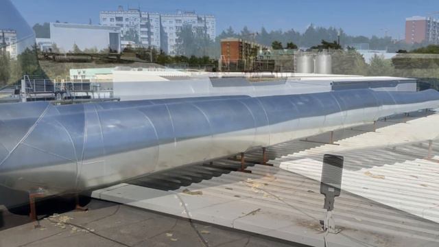 Изоляция воздуховодов на крыше молочного завода.