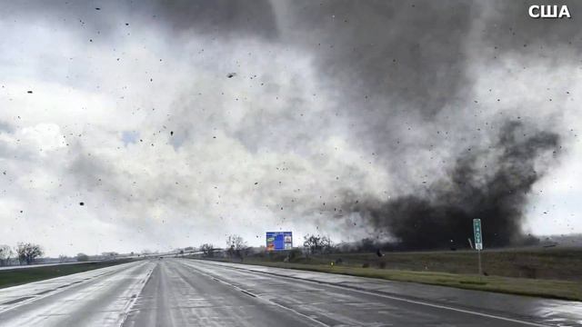 Гигантские-Торнадо-в-США разрушают города в америке