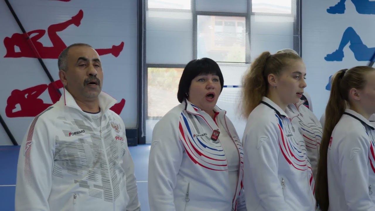 Женская сборная России по боксу исполняет национальный гимн в День России