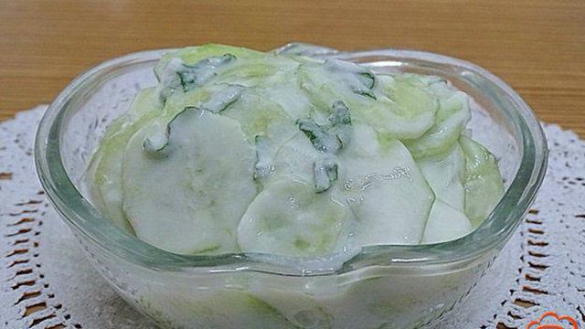 Салат из огурца и йогурта