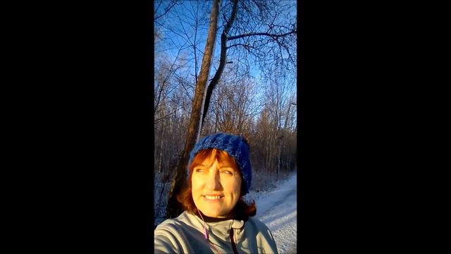 Снег кружится  летает летает