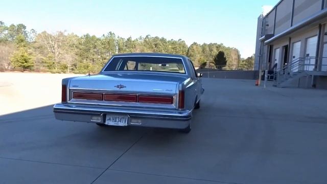 Lincoln Town Car 1981-1989: американская роскошь в прямолинейной стилистике