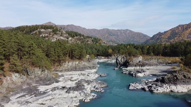Осенняя бирюзовая Катунь с коптера 4K.  Autumn turquoise Katun from a copter 4K