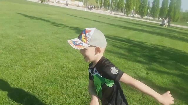 Кувырки на траве