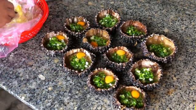 Вьетнамская уличная еда - Черный Морской Еж и Перепелиные Яйца Барбекю морепродукты