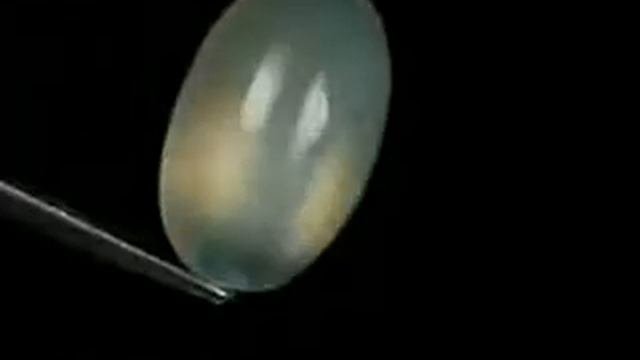 Натуральный Лунный камень с эффектом кошачьего глаза 6.10 карат Артикул: 22939   цена:1830 руб