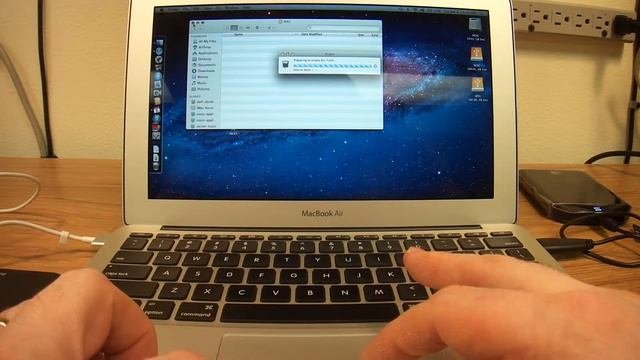 Apple MacBook IMac Thunderbolt Interface Compared To USB On SSD And Mechanical HD
